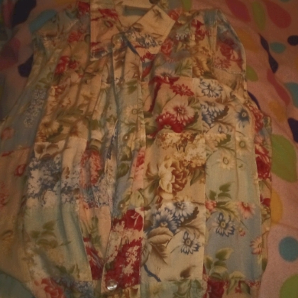 Button down sleeve less shirt